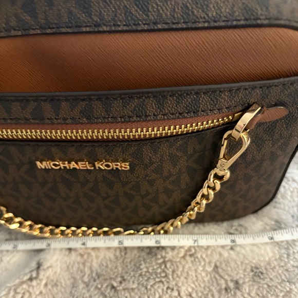 Michael Kors Brown and Tan Shoulder Bag with Gold Chain - Picture 4 of 5